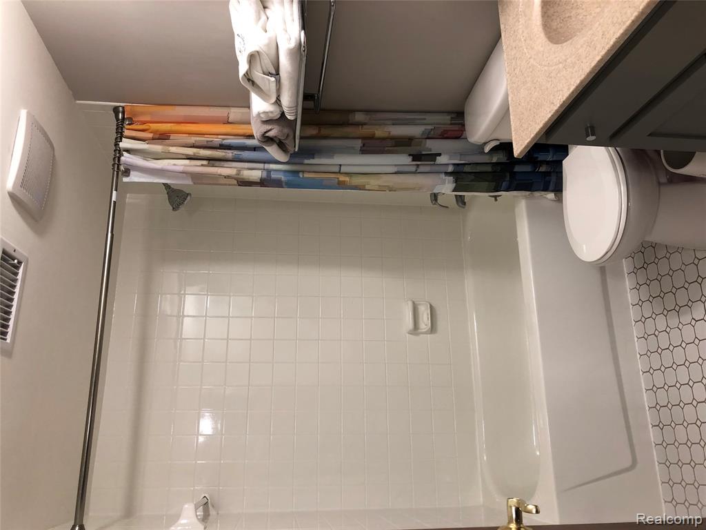2405 Packard Street, 40D, Ann Arbor, MI 48104 — Photo 17