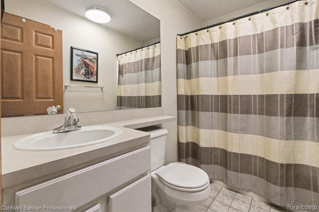 252 Stratford Lane, Lake Orion, MI — Photo 24