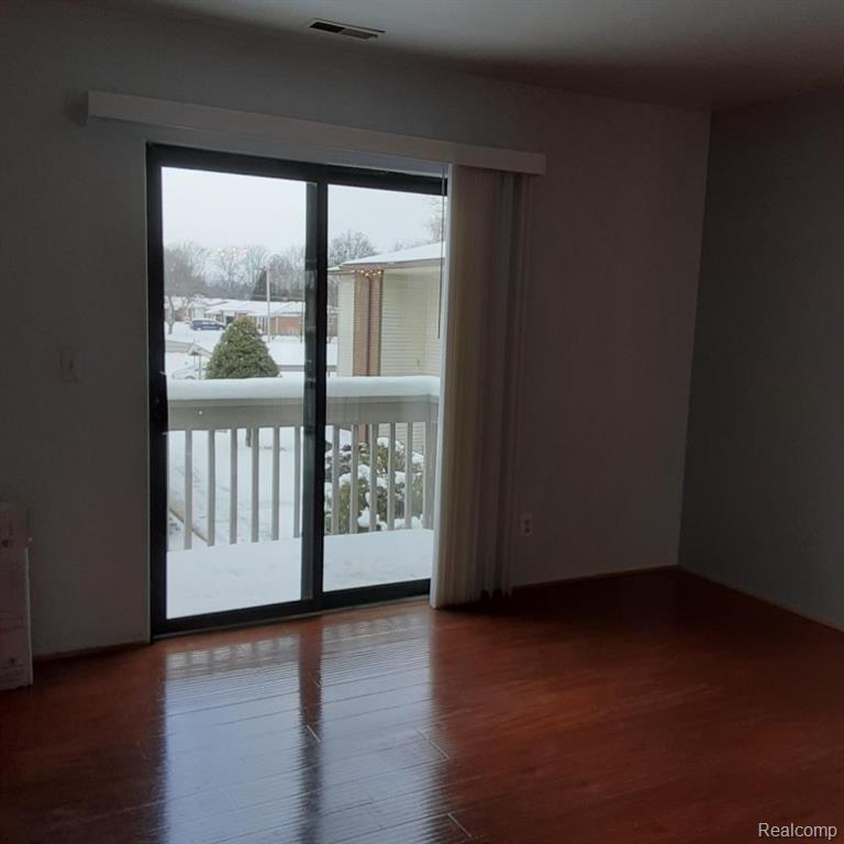 4672 E 10 MILE Road E, Warren, MI 48091 — Photo 2