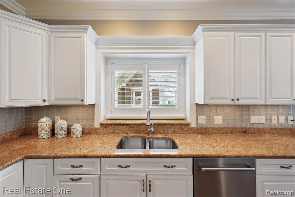 446 Delmar Court, Highland, MI — Photo 17