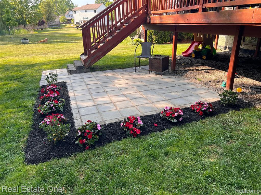 6581 WEDGEWOOD Court, Waterford, MI 48327 — Photo 28