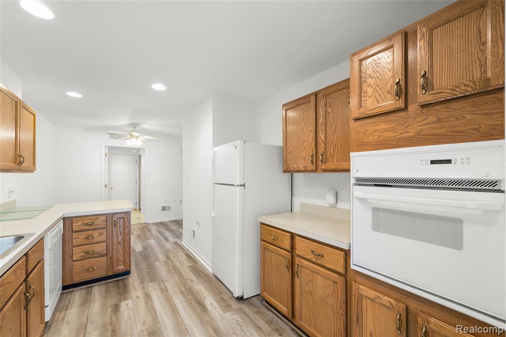 21366 Mulberry Court, Farmington Hills, MI 48336 — Photo 9