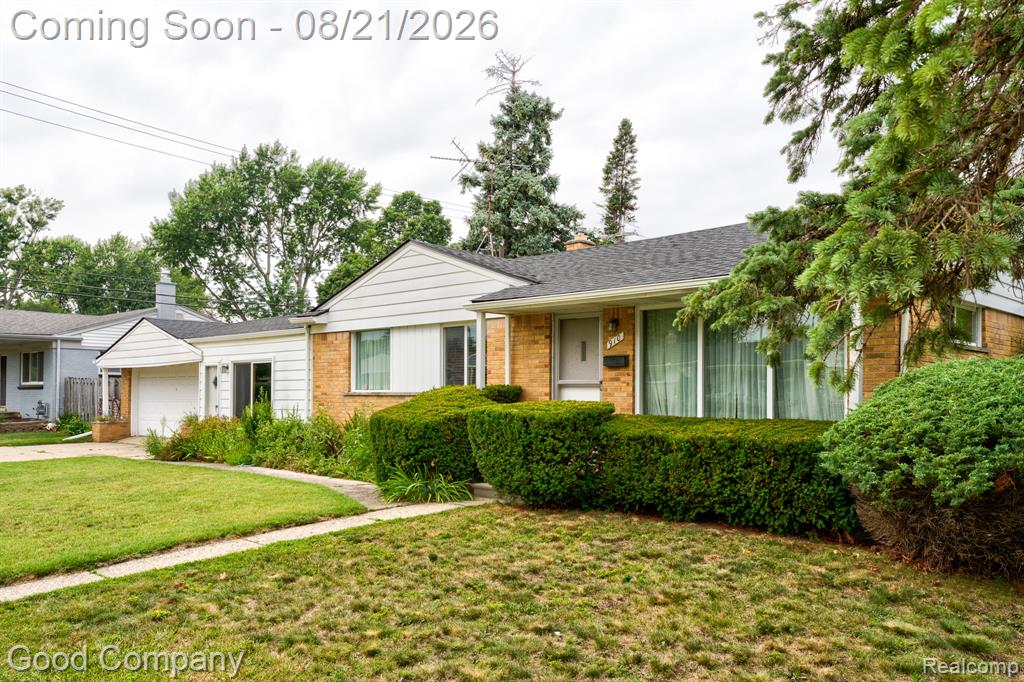 910 School Street, Clawson, MI