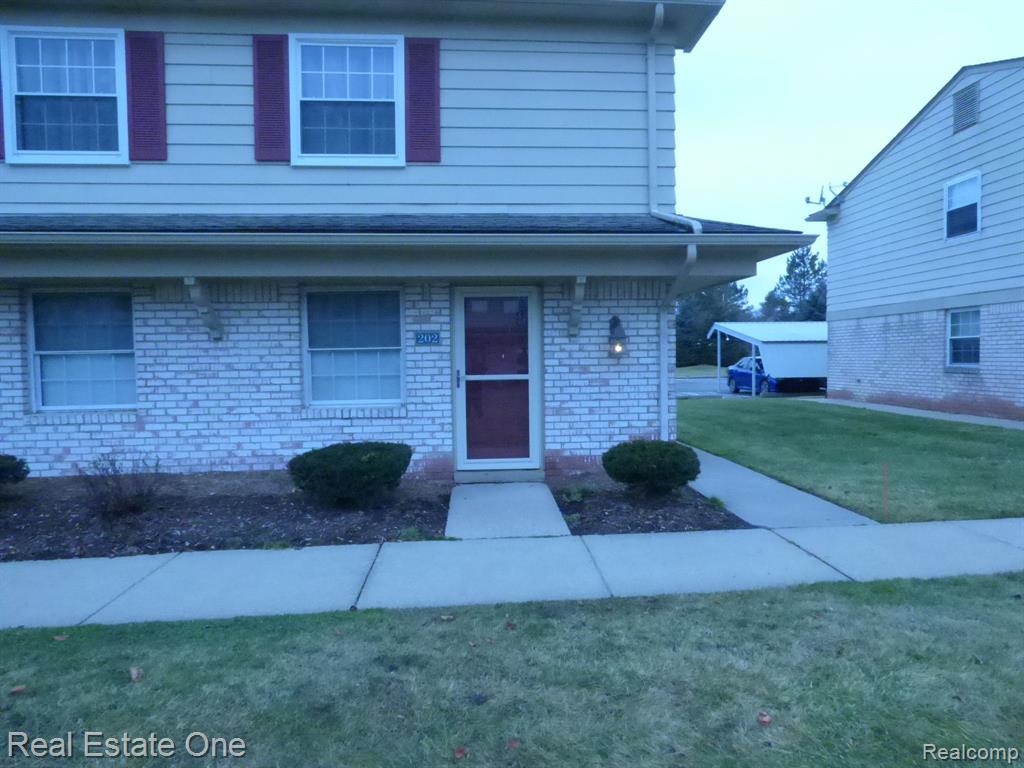 202 Princeton Drive, South Lyon, MI 48178 — Photo 2