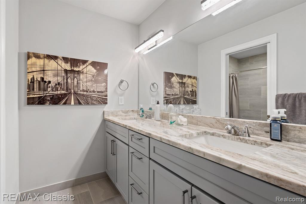 42456 GATEWAY Drive, Plymouth, MI 48170 — Photo 35