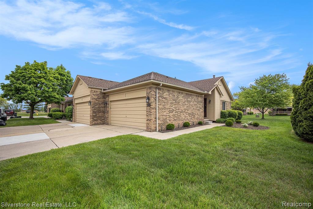 48830 WINDMILL Circle W, Macomb, MI 48044 — Photo 23