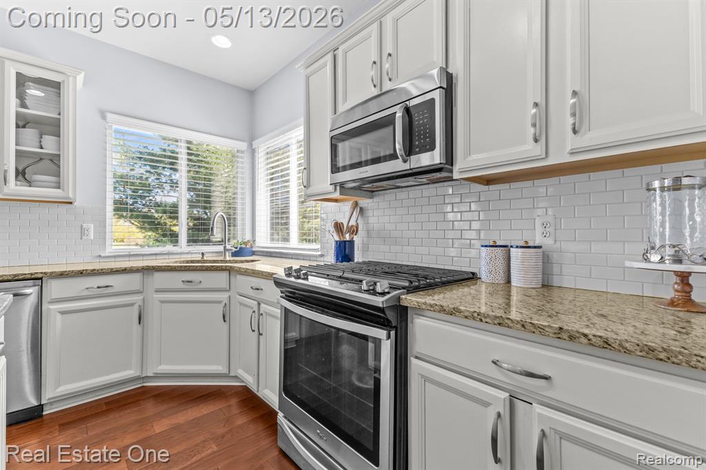 2057 Warbler Court, Commerce Twp, MI 48382 — Photo 8