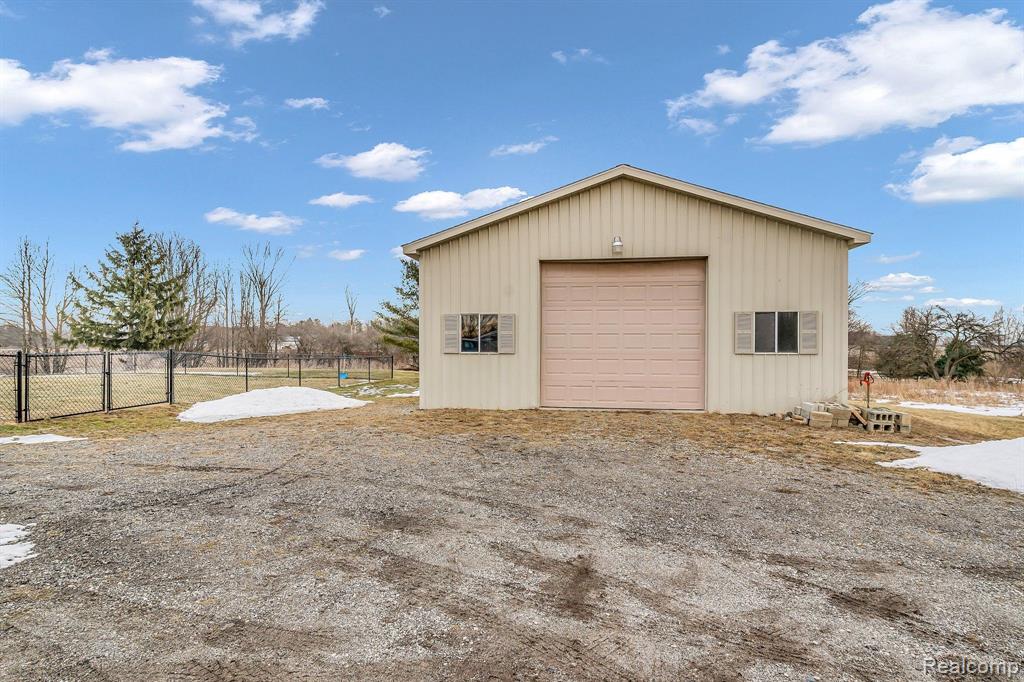 2368 N BLACKS CORNERS Road, Imlay City, MI 48444 — Photo 3