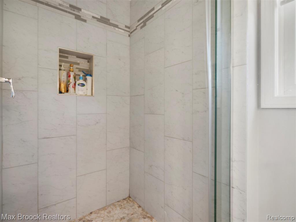 4740 Burnley Drive, Bloomfield Hills, MI 48304 — Photo 35