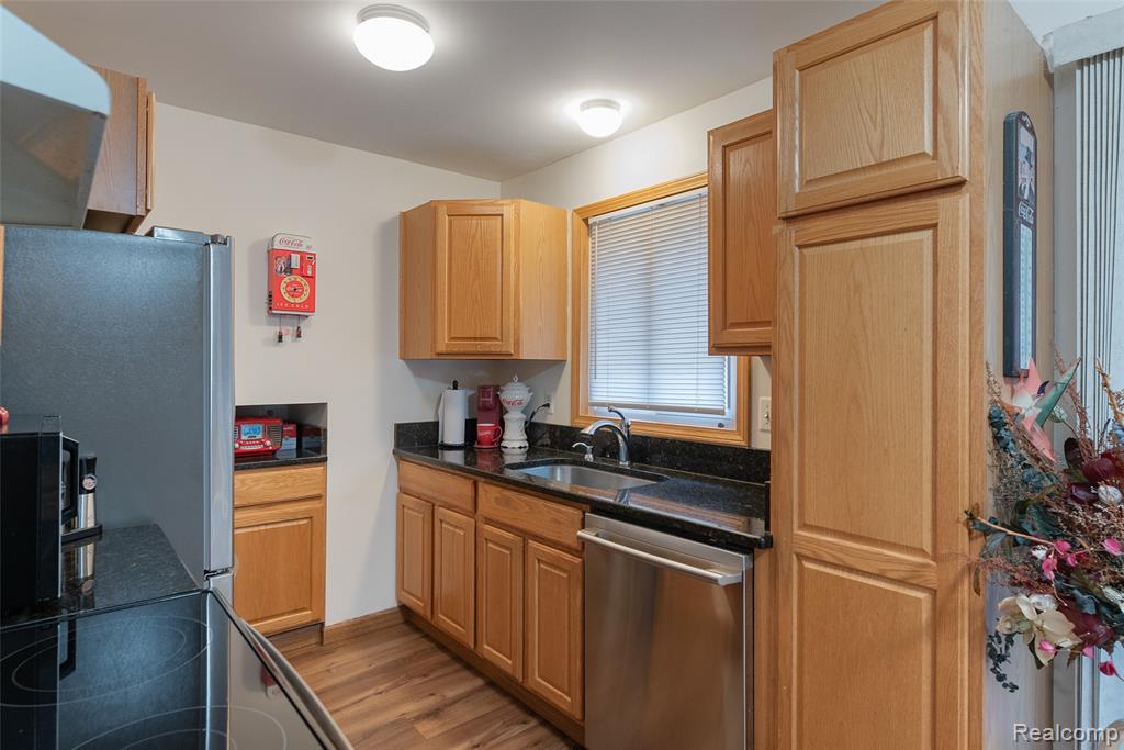 4245 Bunker Avenue, West Bloomfield, MI 48323 — Photo 6