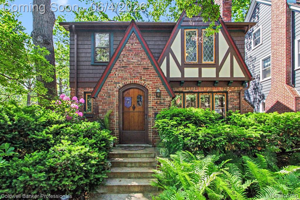42 Wellesley Drive, Pleasant Ridge, MI
