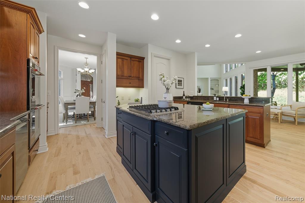 5010 Forest Valley Drive, Clarkston, MI 48348 — Photo 18