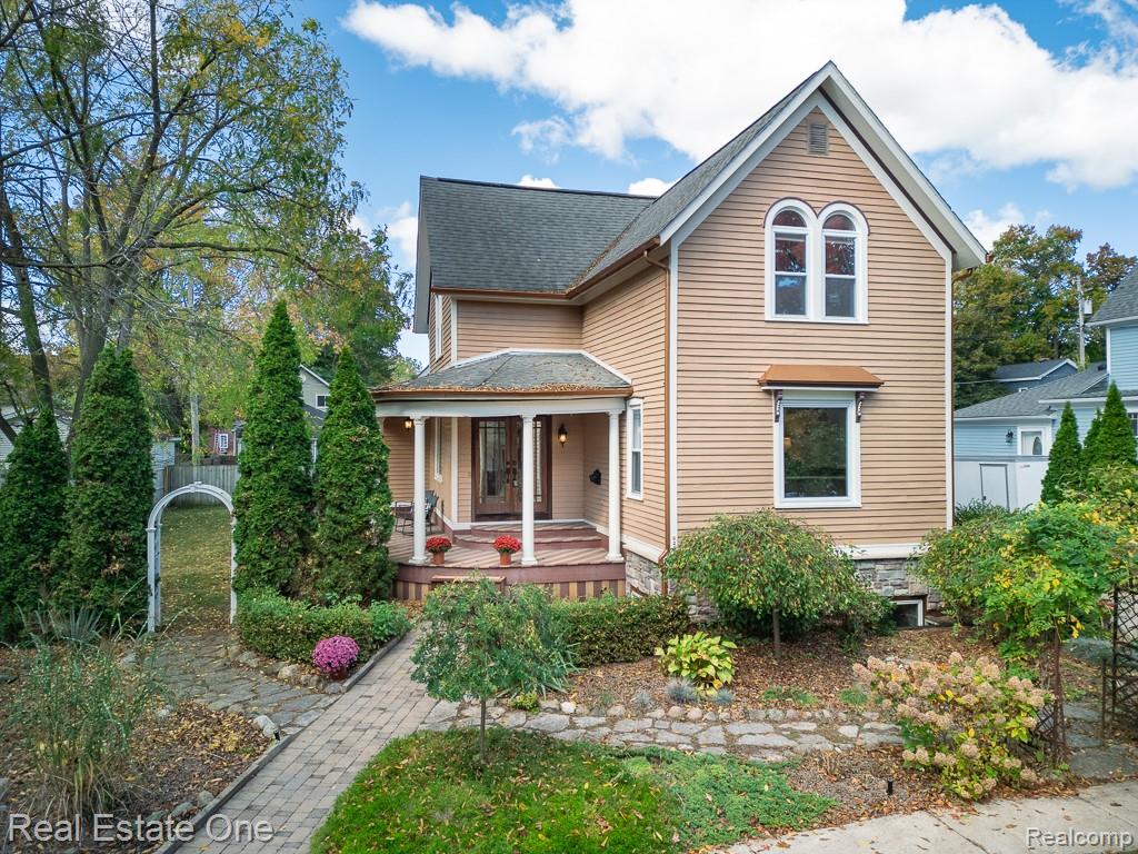 629 N Calhoun Street, Lapeer, MI 48446 — front exterior