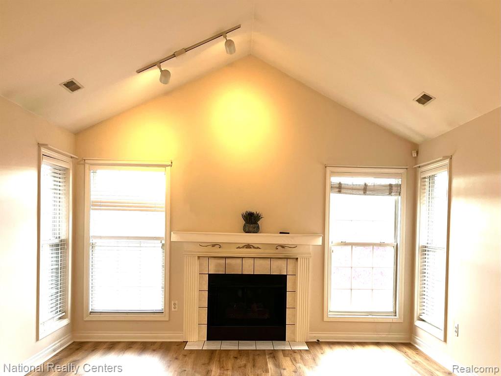28071 CARLTON WAY Drive, Novi, MI 48377 — Photo 23