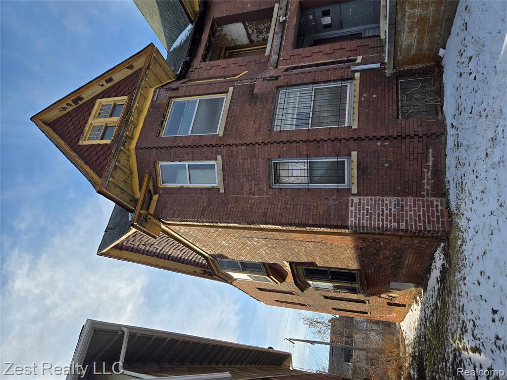 691 Clairmount Street, Detroit, MI 48202 — Photo 2