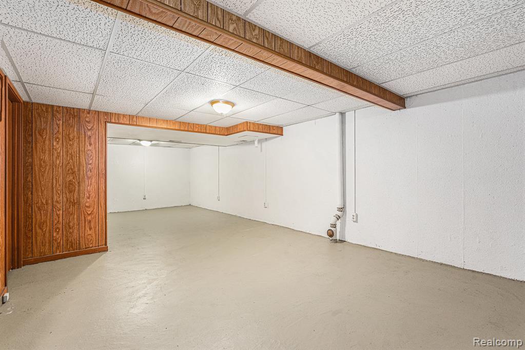 1090 Greenhills Drive, Ann Arbor, MI 48105 — Photo 23
