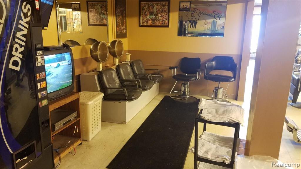 7111 E 7 MILE East Road, Detroit, MI, 48234