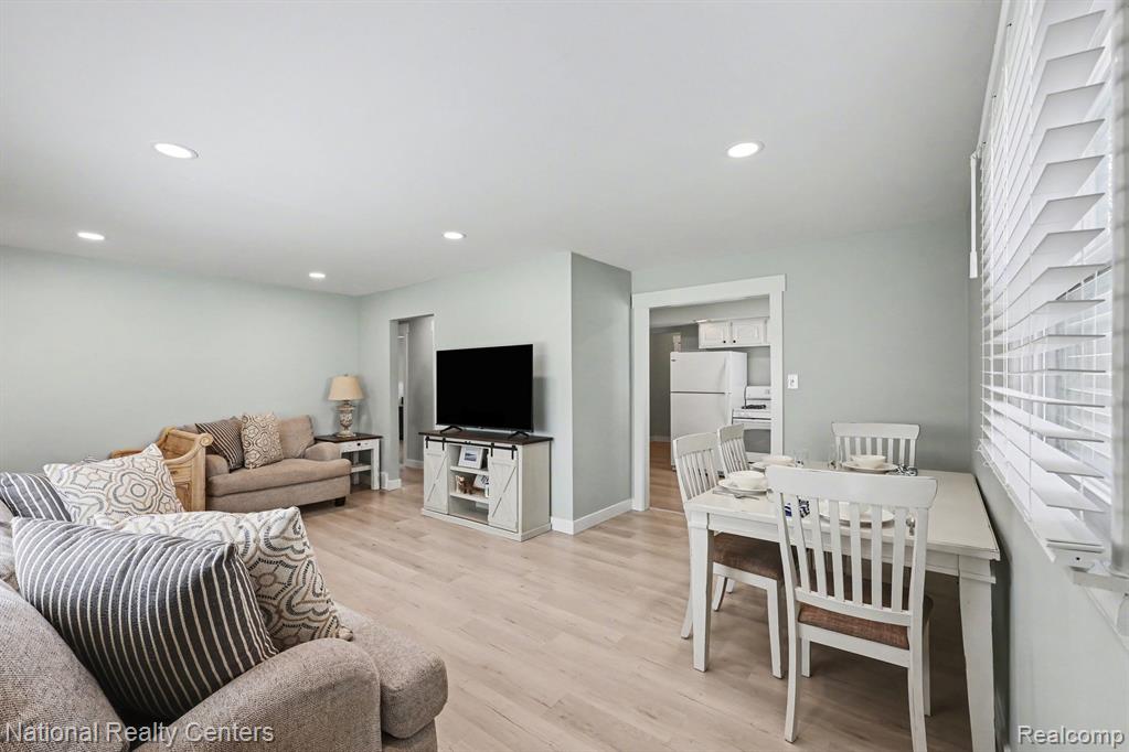 586 Bagley Street, Lake Orion, MI 48362 — Photo 5