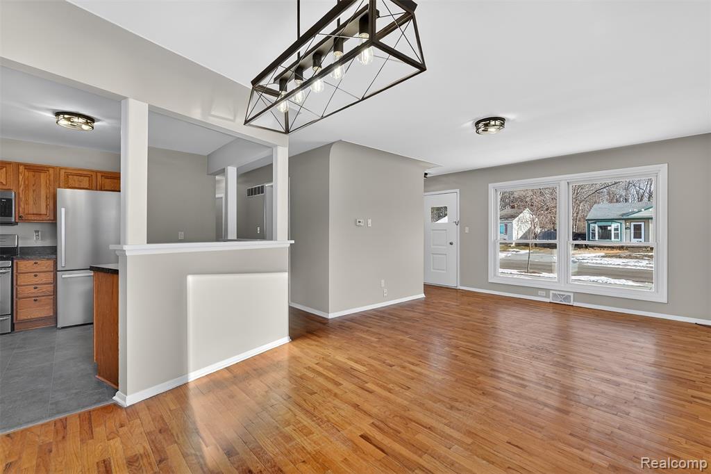 735 Elmwood Drive, Fenton, MI 48430 — Photo 11