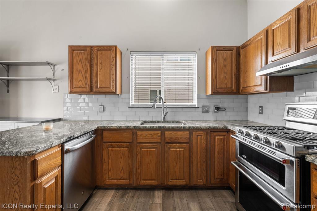 47697 BARCLAY Court, Shelby Twp, MI 48317 — Photo 15