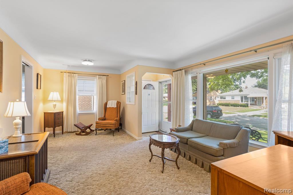 504 E LA SALLE Avenue, Royal Oak, MI 48073 — Photo 4