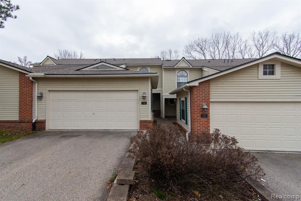 5762 DRAKE HOLLOW Drive W, West Bloomfield, MI — front exterior
