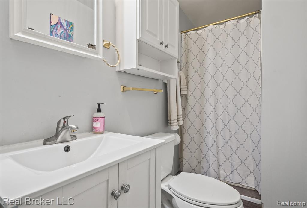 6107 WHITEFIELD Street, Dearborn Heights, MI 48127 — Photo 12