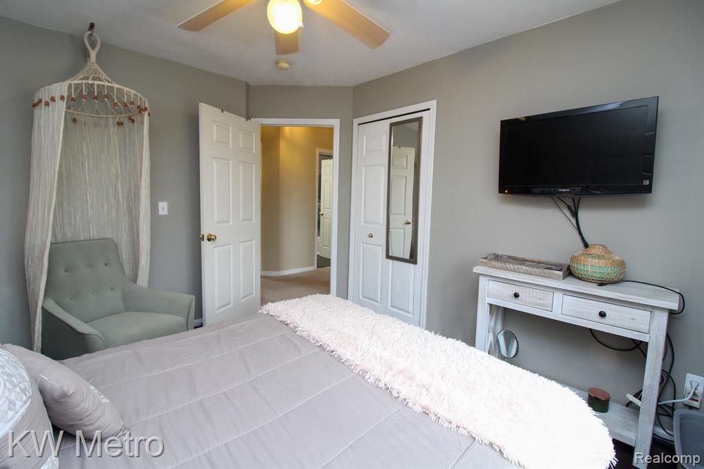 47037 REENE Drive, Belleville, MI 48111 — Photo 41