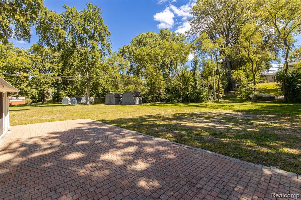 5357 Farm Road, Waterford, MI 48327 — Photo 38