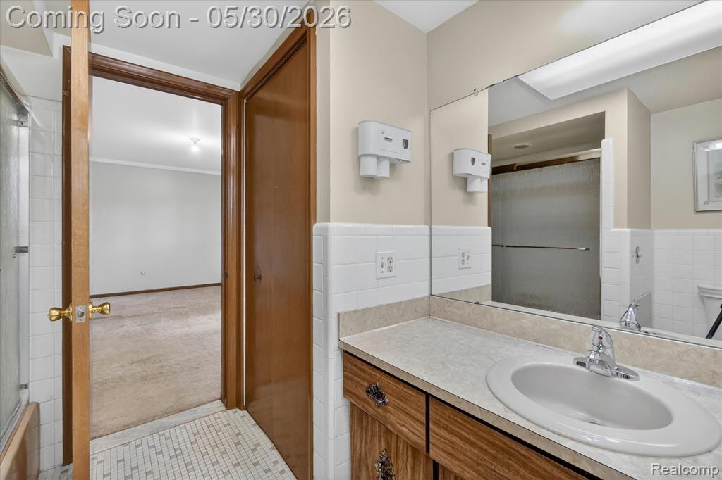 28013 Roan Drive, Warren, MI 48093 — Photo 33