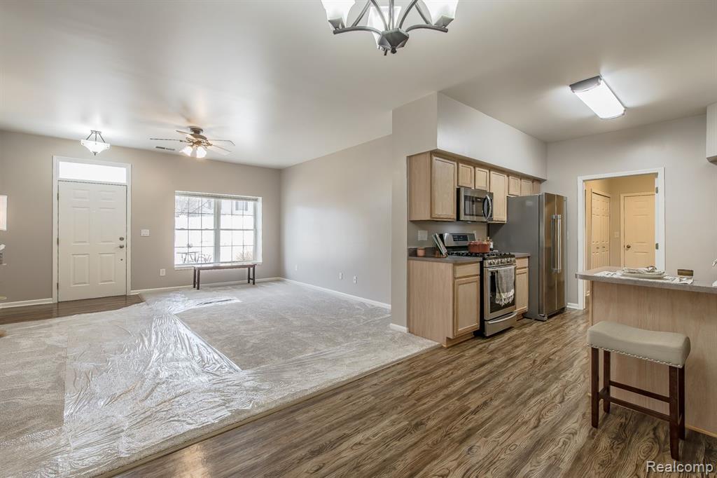 708 AMBERLY Drive, A, Waterford, MI 48328 — Photo 9