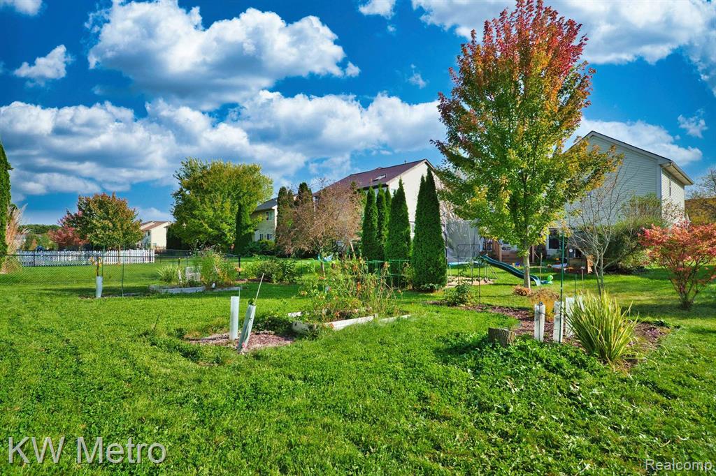 8590 BARRINGTON Drive, Ypsilanti, MI 48198 — Photo 5