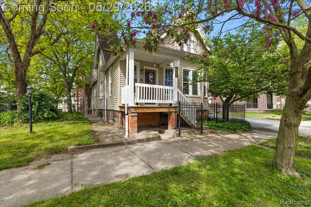 1481 Baldwin Street - Photo 2