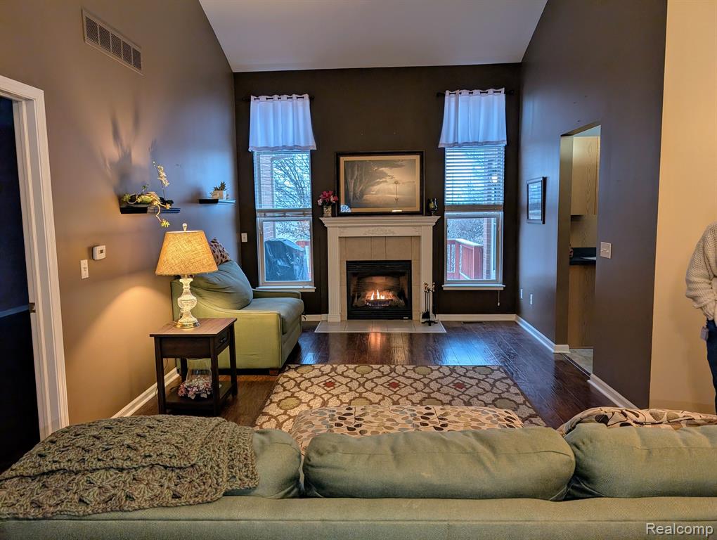 4539 CRESENT Drive, 52, Trenton, MI 48183 — Photo 2