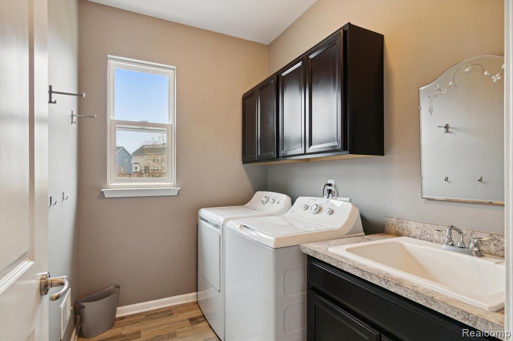 571 HUDSON Circle, South Lyon, MI 48178 — Photo 31