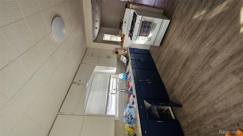4392 E Coldwater Road, Flint, MI 48506 — Photo 7