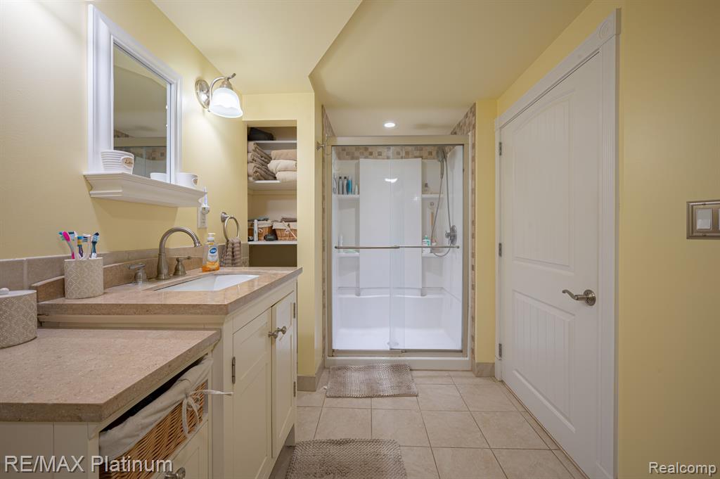 710 MANORDALE Court, Milford, MI 48381 — Photo 35