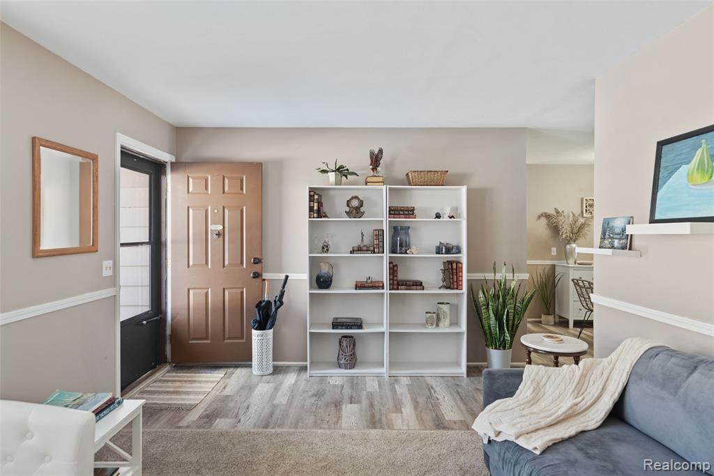 608 Autumn Drive, Flushing, MI 48433 — Photo 7