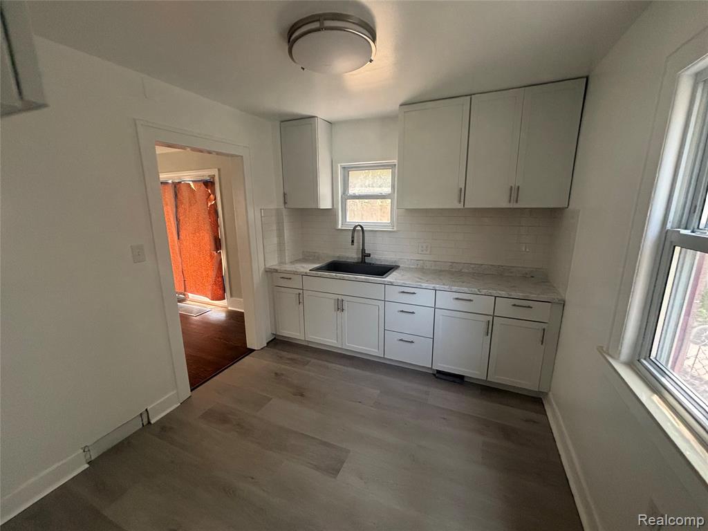 910 Spence Street, Pontiac, MI 48340 — Photo 8