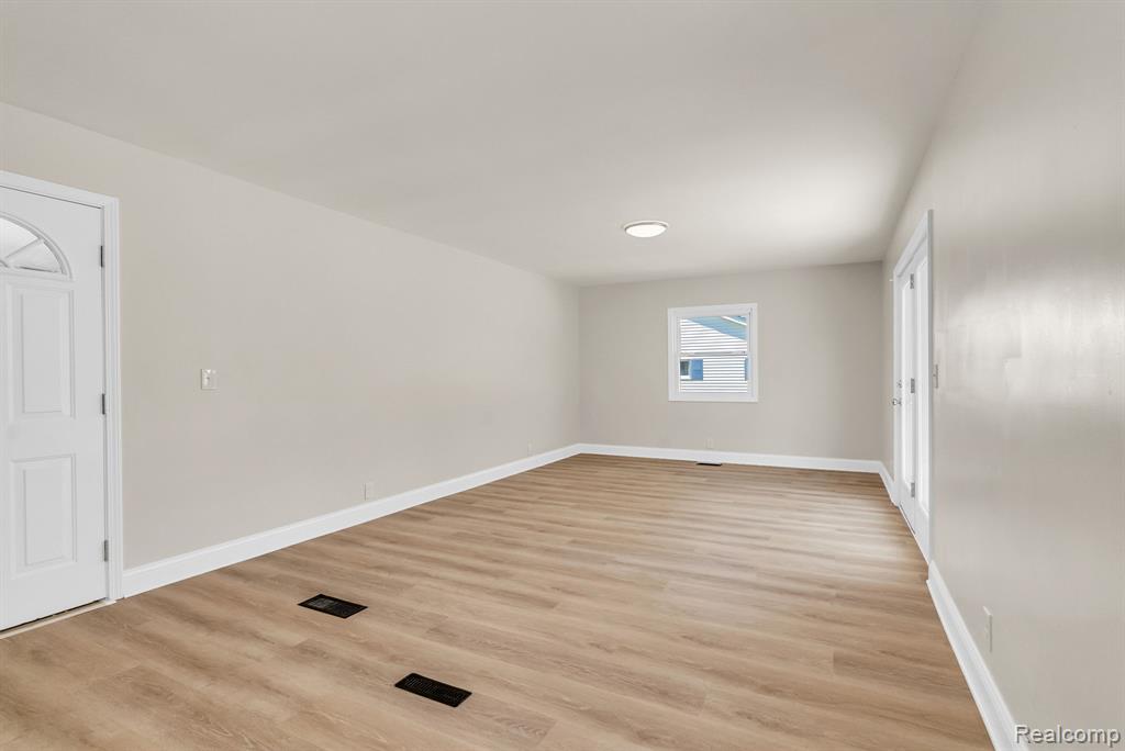 4046 State Road, Fort Gratiot, MI 48059 — Photo 17