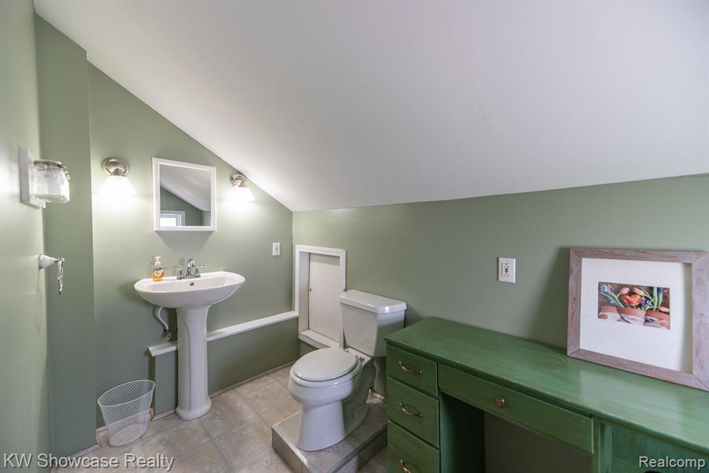 8665 Cooley Lake Road, White Lake, MI 48382 — Photo 25