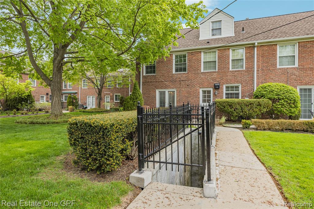 16904 Saint Paul Street, Grosse Pointe, MI 48230 — Photo 46
