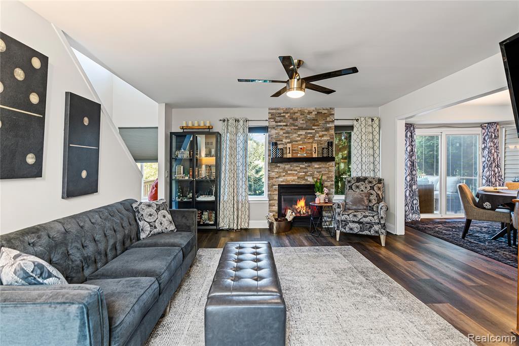 6048 Pine Cone Drive, Grand Blanc, MI 48439 — Photo 2