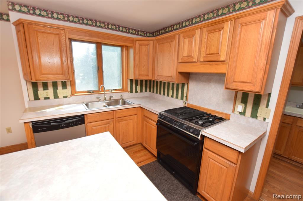 6476 Stonebrook Lane, Flushing, MI 48433 — Photo 4