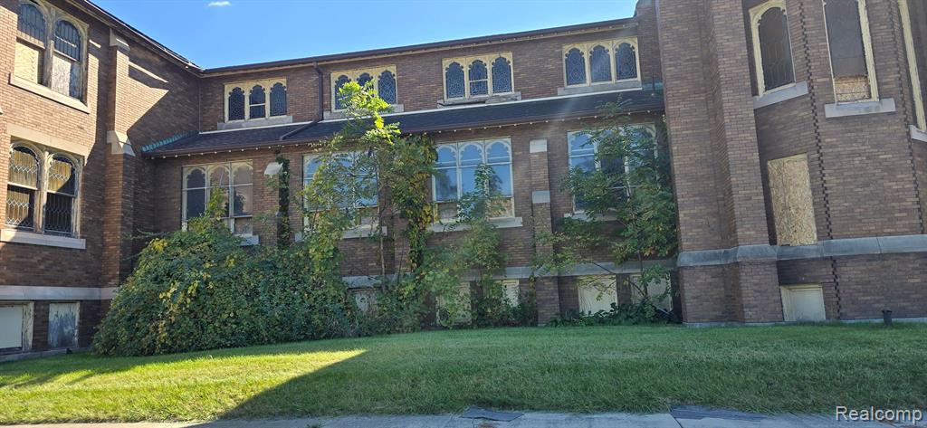 740 E GRAND Boulevard - Photo 4