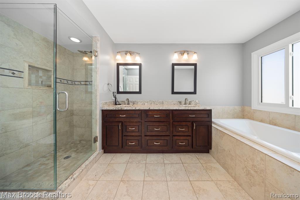 5547 MAPLE LEAF Court, West Bloomfield, MI — Photo 24