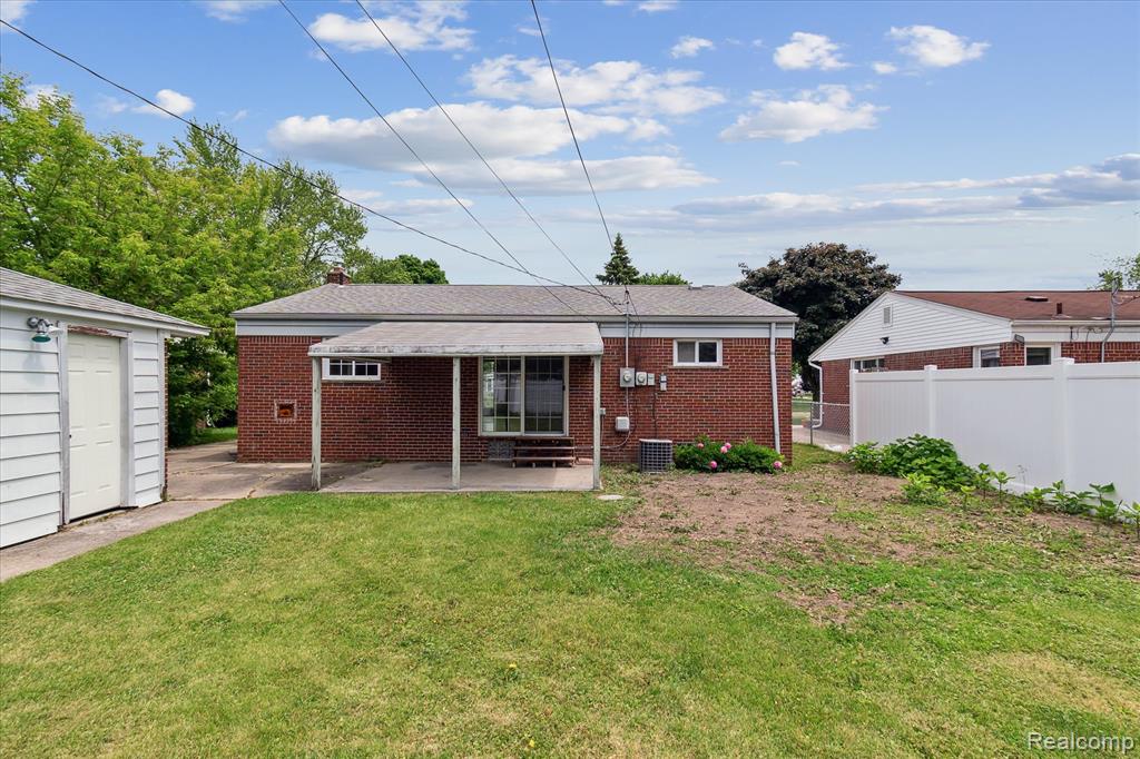 8242 MONROE Boulevard, Taylor, MI 48180 — Photo 27
