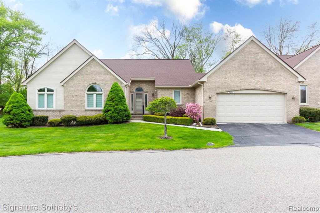 5396 Fairway Court, West Bloomfield, MI 48323 — front exterior
