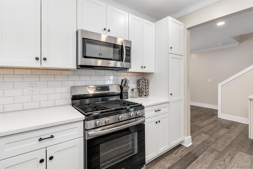 907 UNIVERSITY PL, Grosse Pointe, MI 48230 — Photo 13