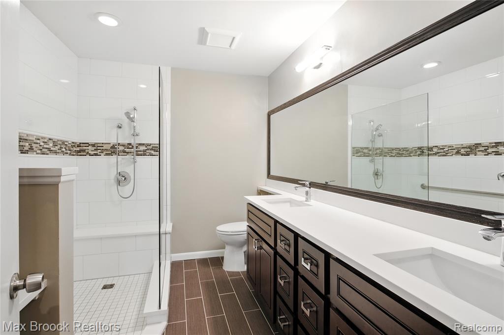 4185 Foxpointe Drive, West Bloomfield, MI 48323 — Photo 23